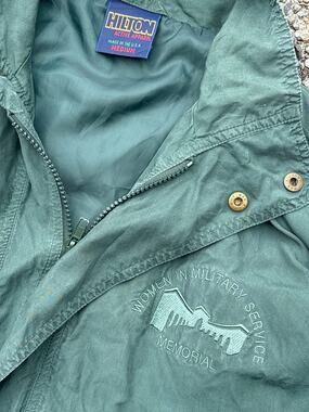 Vtg 80s Women Military Service Memorial Embroidered Silk Nylon Jacket Hilton Med